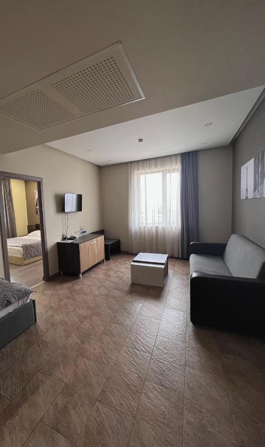 Bien Hotel Yerevan Ngoại thất bức ảnh