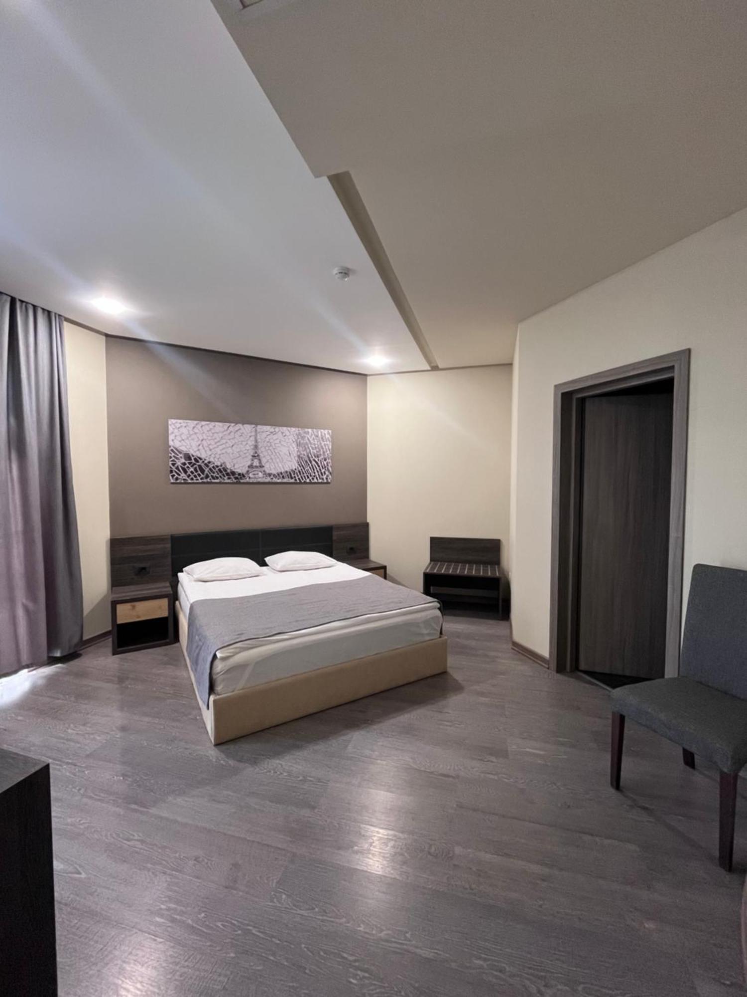 Bien Hotel Yerevan Ngoại thất bức ảnh