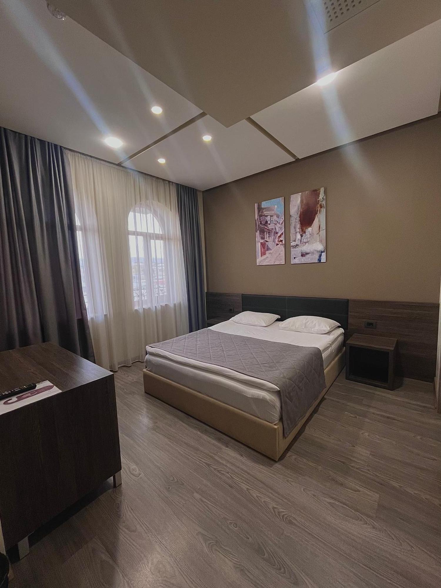 Bien Hotel Yerevan Ngoại thất bức ảnh
