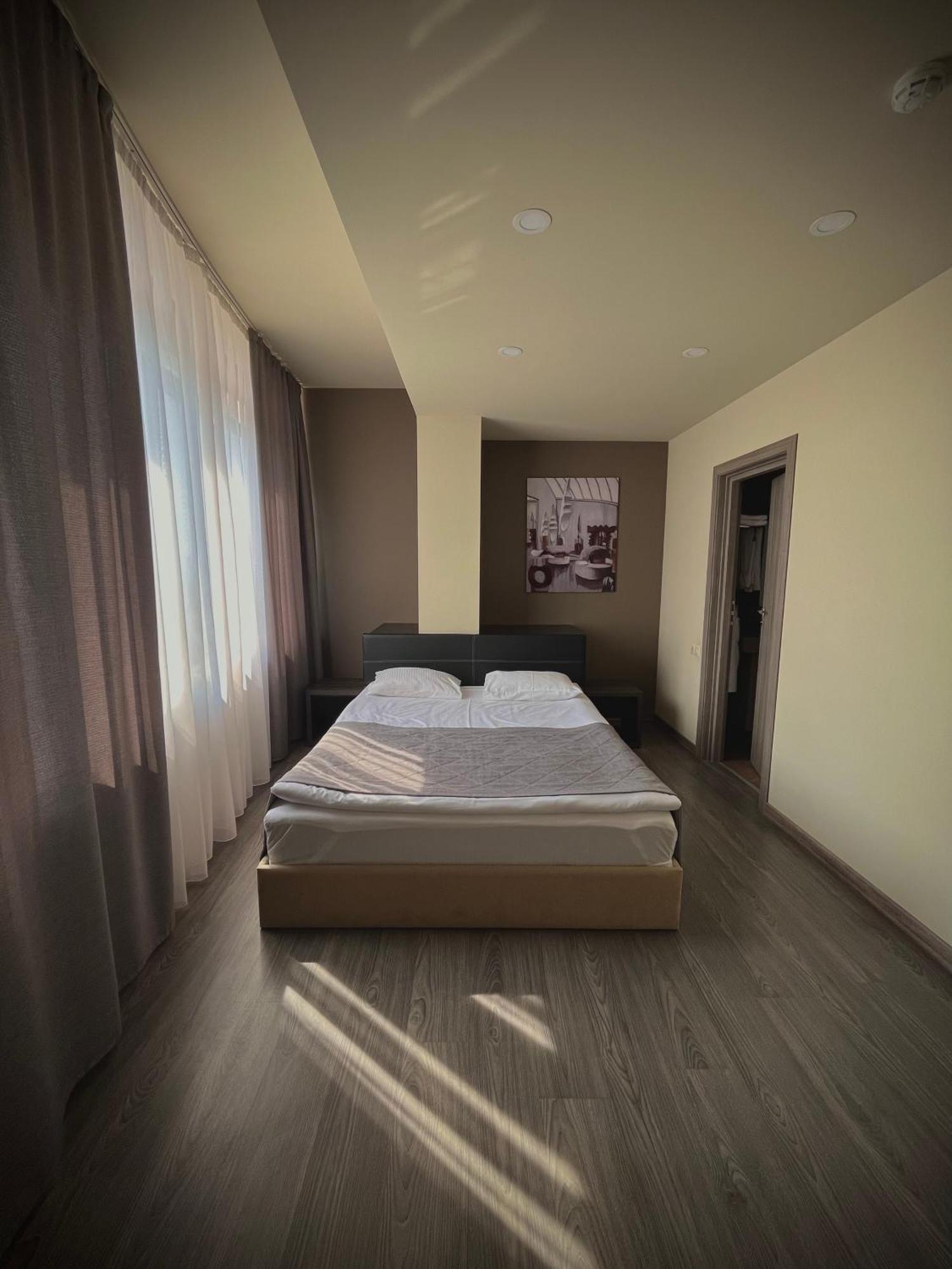 Bien Hotel Yerevan Ngoại thất bức ảnh