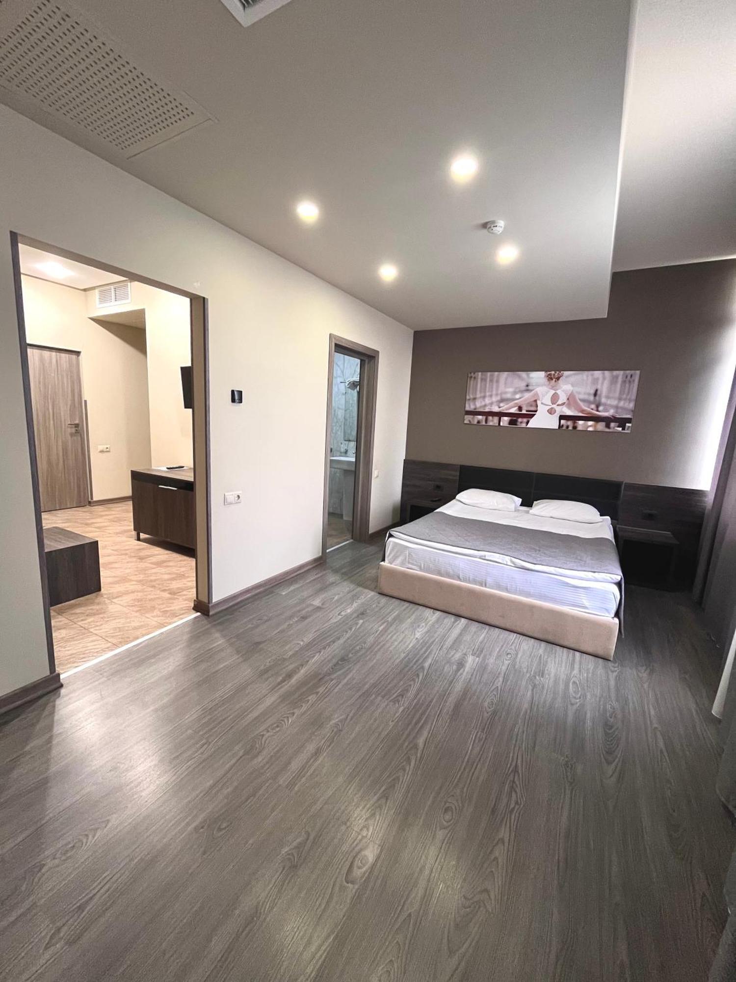 Bien Hotel Yerevan Ngoại thất bức ảnh