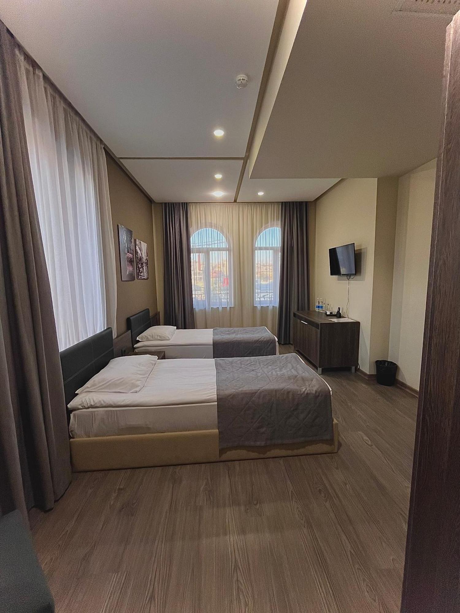 Bien Hotel Yerevan Ngoại thất bức ảnh