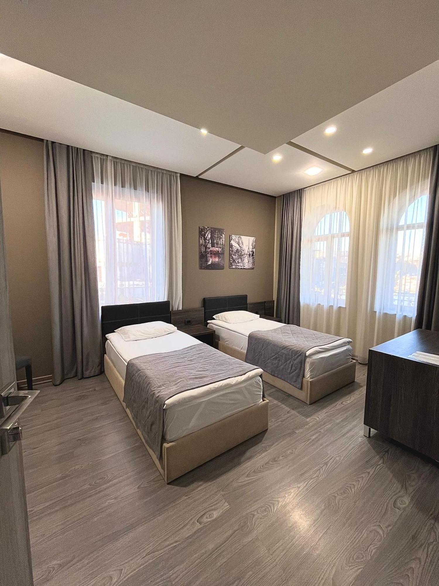 Bien Hotel Yerevan Ngoại thất bức ảnh