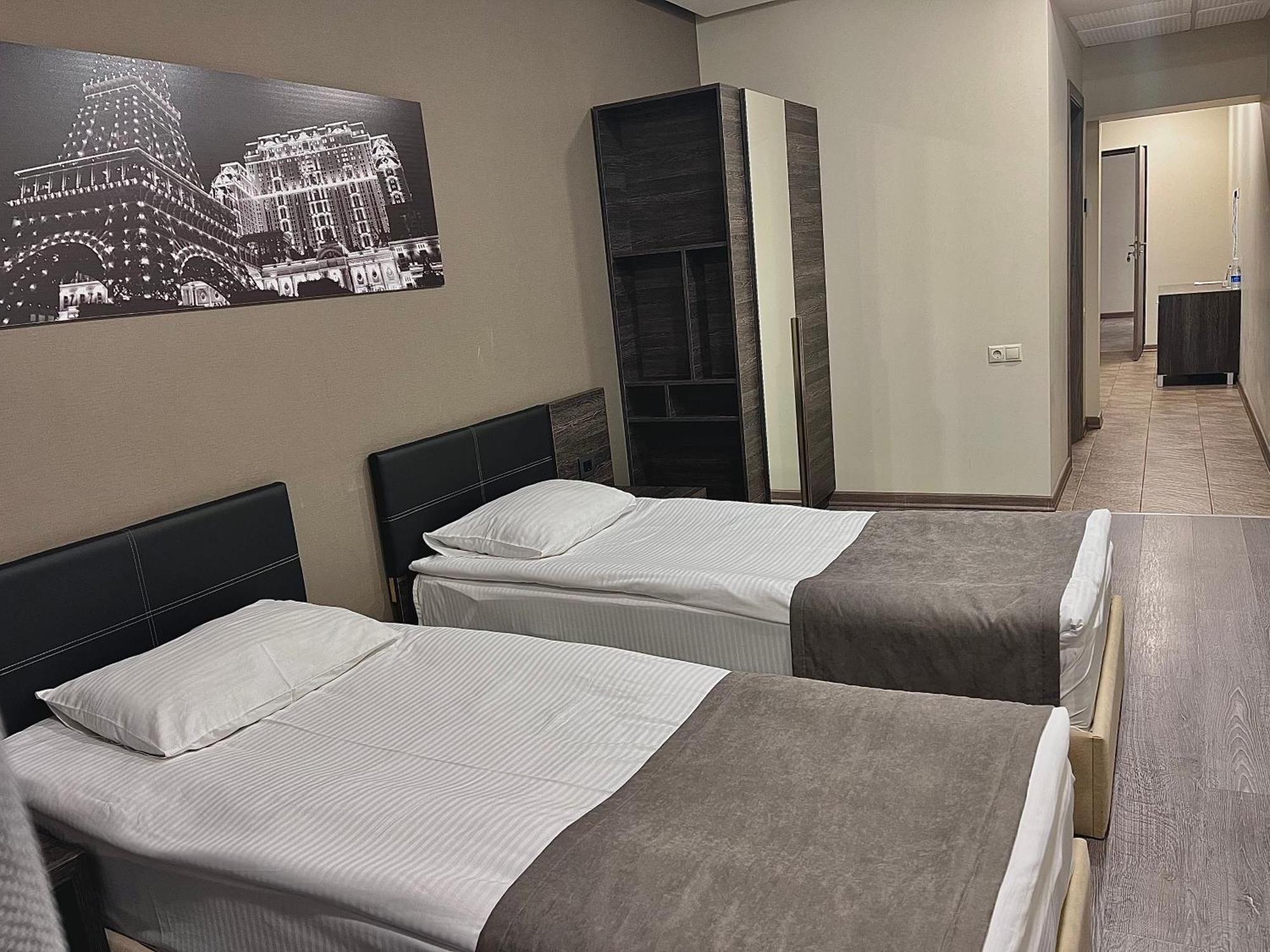 Bien Hotel Yerevan Ngoại thất bức ảnh