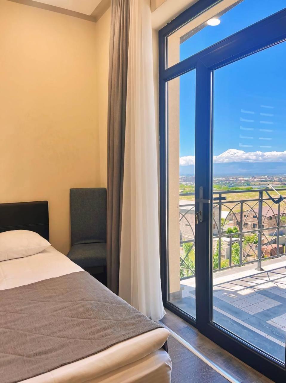 Bien Hotel Yerevan Ngoại thất bức ảnh